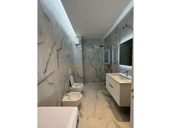 Tirane, jepet me qera apartament 1+1 Kati 9, 65 m² 600 € (Kompleksi &quot;Oasis&quot; Unaza e Re)