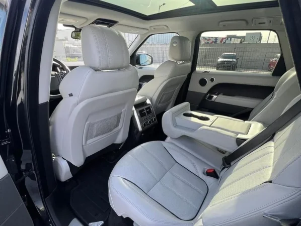 Tirane, shes Range Rover Sport 3.0 Nafte Nafte, e zeze automatik Klima 200.566 km 23.000 €