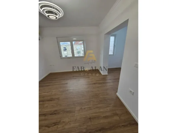 Tirane, shitet apartament 1+1 Kati 5, 52 m² 79.000 € (Ali Dem)