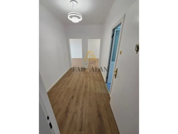 Tirane, shitet apartament 1+1 Kati 5, 52 m² 79.000 € (Ali Dem)