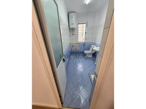 Tirane, shitet apartament 1+1 Kati 5, 52 m² 79.000 € (Ali Dem)