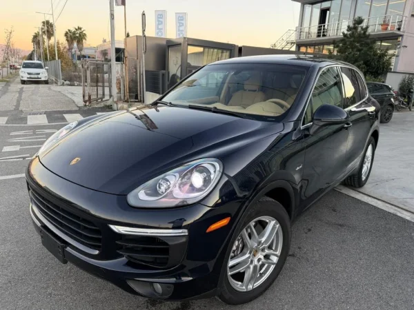Tirane, shes PORCHE CAYENNE // 2015 // 3.0 DIESEL Nafte, e zeze automatik Klima 119 km 29.500 €