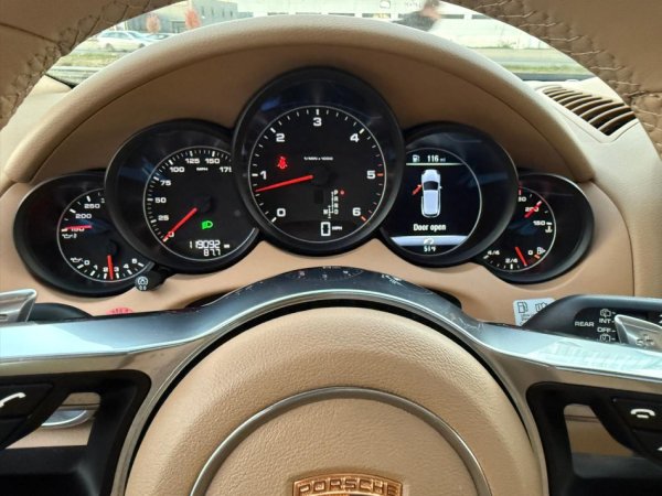 Tirane, shes PORCHE CAYENNE // 2015 // 3.0 DIESEL Nafte, e zeze automatik Klima 119 km 29.500 €