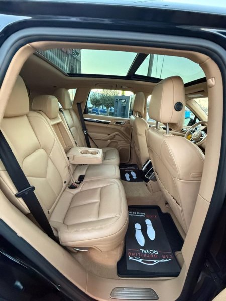 Tirane, shes PORCHE CAYENNE // 2015 // 3.0 DIESEL Nafte, e zeze automatik Klima 119 km 29.500 €