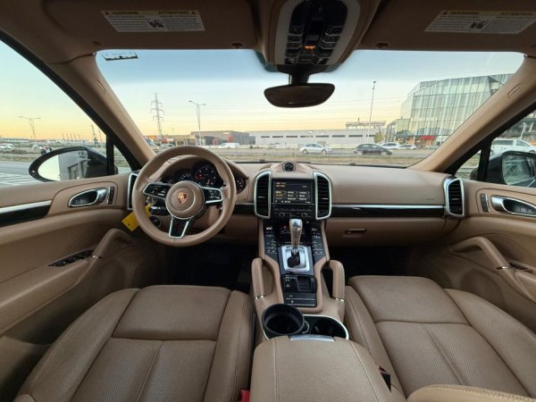 Tirane, shes PORCHE CAYENNE // 2015 // 3.0 DIESEL Nafte, e zeze automatik Klima 119 km 29.500 €