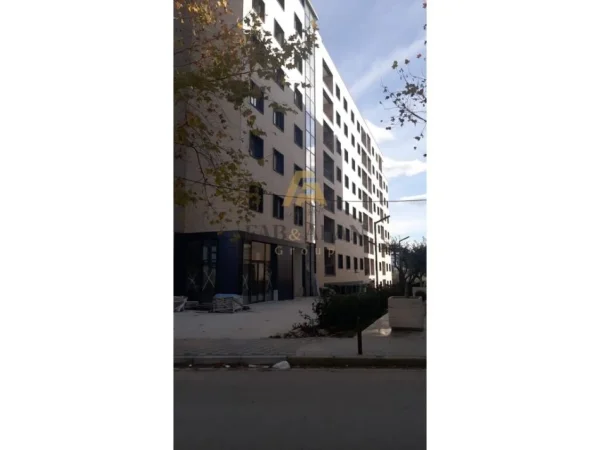 Tirane, shitet apartament 2+1+2 Kati 2, 125 m² 300.000 € (Liqeni i Thate)