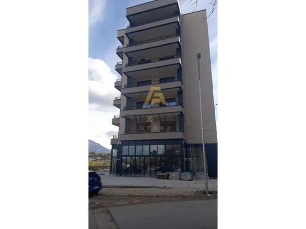 Tirane, shitet apartament 2+1+2 Kati 2, 125 m² 300.000 € (Liqeni i Thate)