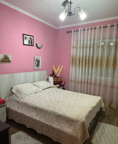 Tirane, jepet me qera apartament 1+1+Ballkon Kati 3, 65 m² 500 € (TREGU CAM)