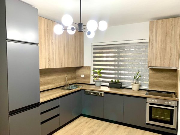Tirane, jepet me qera apartament 1+1 Kati 1, 64 m² 500 € (stacioni i trenit)