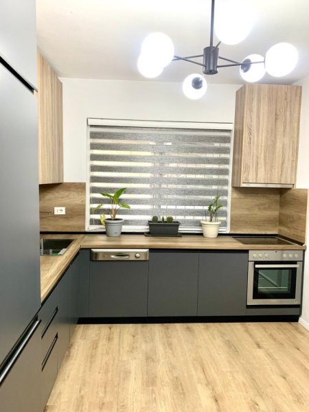 Tirane, jepet me qera apartament 1+1 Kati 1, 64 m² 500 € (stacioni i trenit)