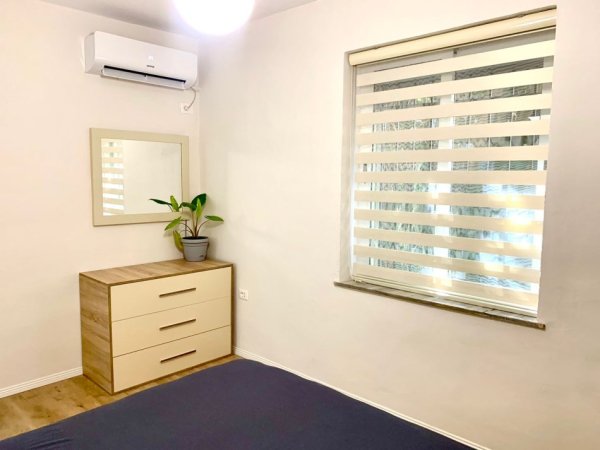 Tirane, jepet me qera apartament 1+1 Kati 1, 64 m² 500 € (stacioni i trenit)