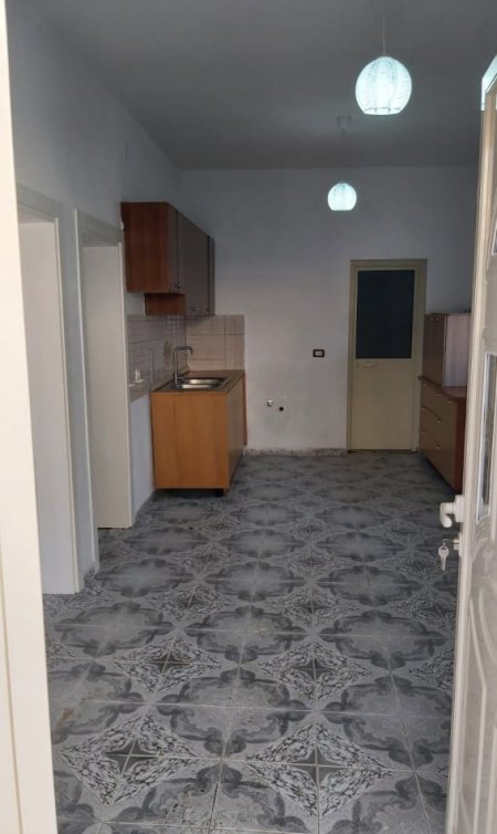 Tirane, jepet me qera apartament 2+1 Kati 1, 70 m² 350 € (Bulevardi i Ri)