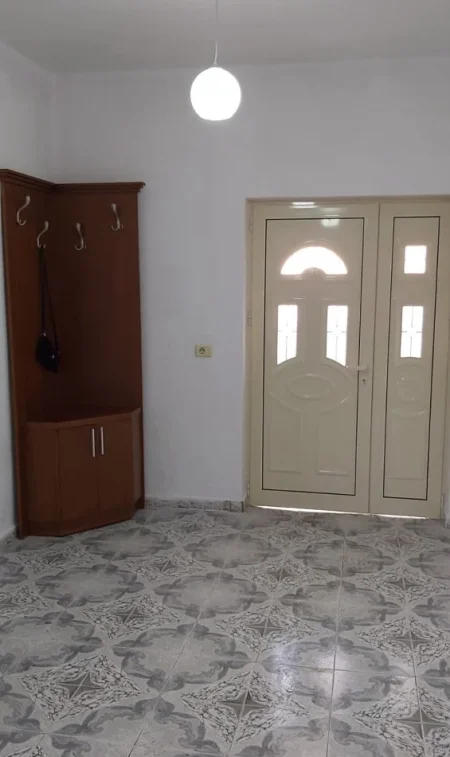 Tirane, jepet me qera apartament 2+1 Kati 1, 70 m² 350 € (Bulevardi i Ri)