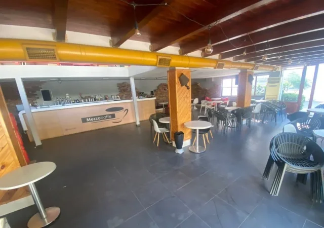 Tirane, jepet me qera lokal Kati 1, 400 m² 1.500 € (Qytet Studenti)