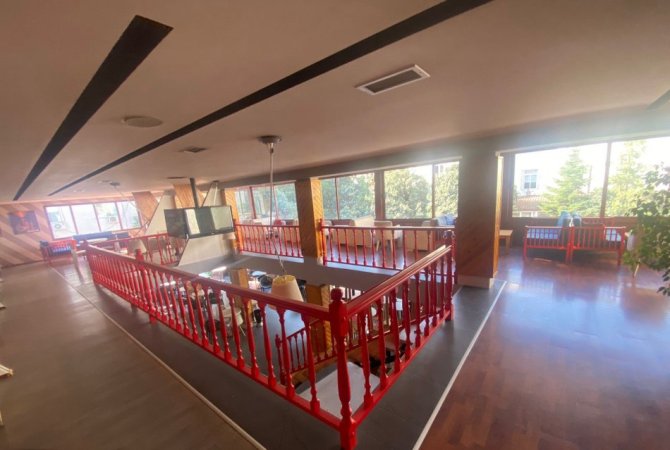 Tirane, jepet me qera lokal Kati 1, 400 m² 1.500 € (Qytet Studenti)