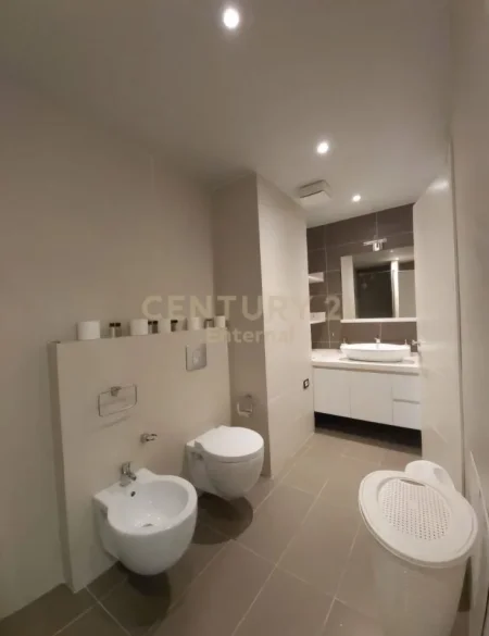 Tirane, jepet me qera apartament 2+1 Kati 4, 110 m² 1.500 € (Liqeni I Tiranës)