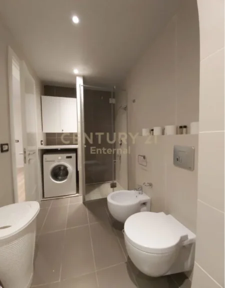 Tirane, jepet me qera apartament 2+1 Kati 4, 110 m² 1.500 € (Liqeni I Tiranës)