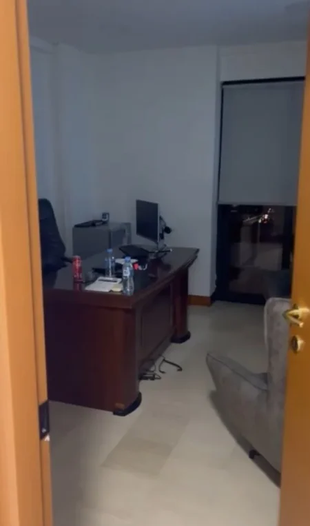 Tirane, jepet me qera ambjent biznesi , 180 m² 2.750 € (Ish Blloku)