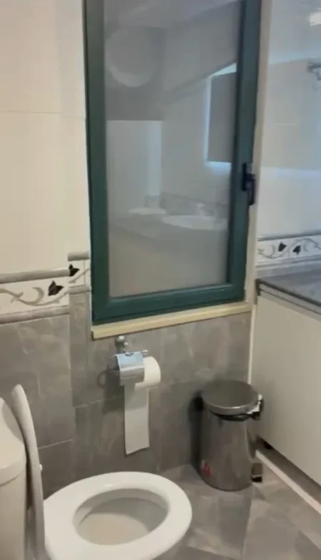 Tirane, jepet me qera ambjent biznesi , 180 m² 2.750 € (Ish Blloku)