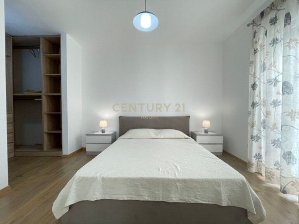 Tirane, jap me qera apartament 2+1+2 , 86 m² 930 € (Liqeni i Thatë)