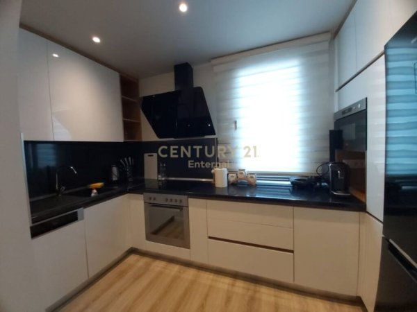 Tirane, jap me qera apartament 2+1 , 110 m² 1.500 € (Liqeni i Tiranës)