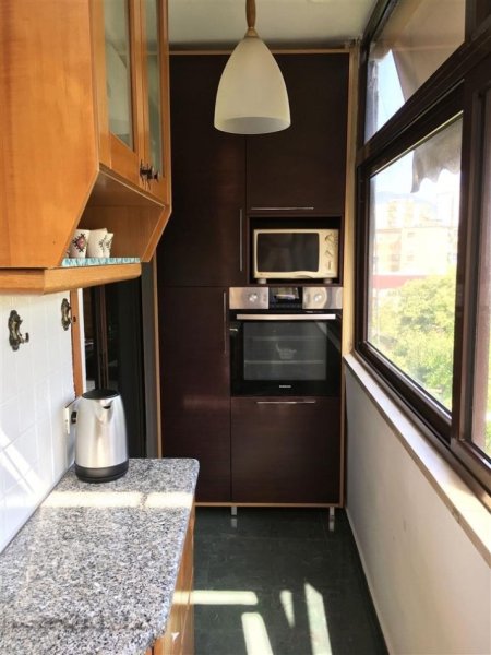 Tirane, jepet me qera apartament 2+1+Ballkon Kati 4, 84 m² 550 € (Rruga e durresit prane qendres)