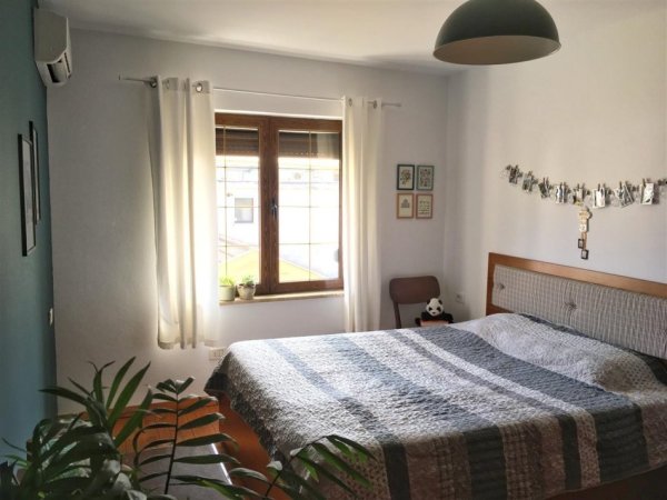 Tirane, jepet me qera apartament 2+1+Ballkon Kati 4, 84 m² 550 € (Rruga e durresit prane qendres)