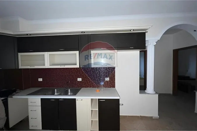Tirane, jepet me qera apartament 3+1 , 102 m² 500 € 