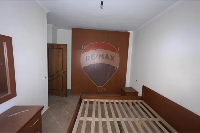 Tirane, jepet me qera apartament 3+1 , 102 m² 500 € 