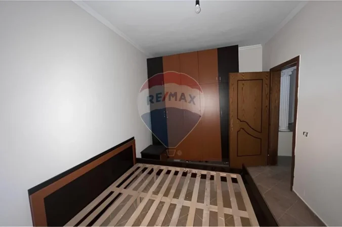 Tirane, jepet me qera apartament 3+1 , 102 m² 500 € 