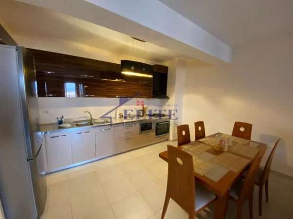 Tirane, shitet apartament 2+1+Ballkon Kati 13, 124 m² 130.000 € (Kthesa e Kamzes)