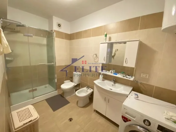 Tirane, shitet apartament 2+1+Ballkon Kati 13, 124 m² 130.000 € (Kthesa e Kamzes)