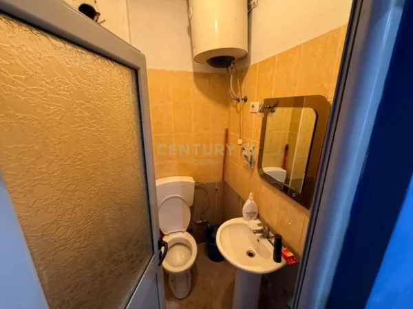 Tirane, jepet me qera ambjent biznesi Kati 1, 42 m² 600 € (Jordan Misja)