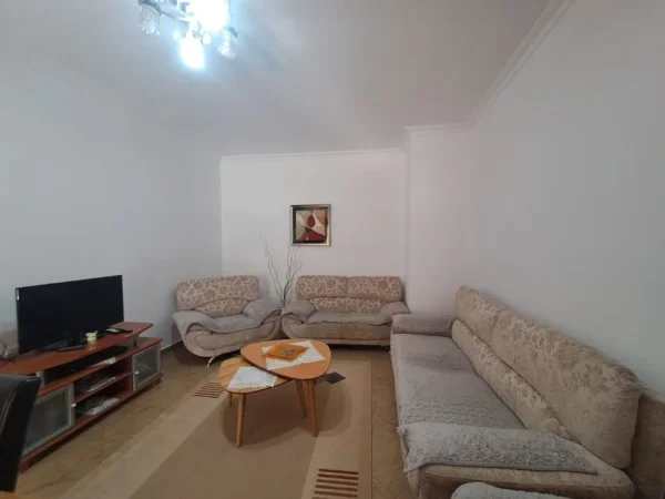 Tirane, jepet me qera apartament 3+1 Kati 4, 93 m² 450 € (ASTIR)