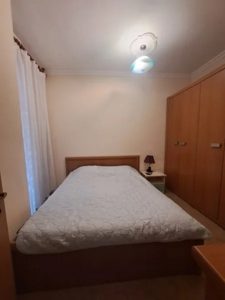 Tirane, jepet me qera apartament 3+1 Kati 4, 93 m² 450 € (ASTIR)