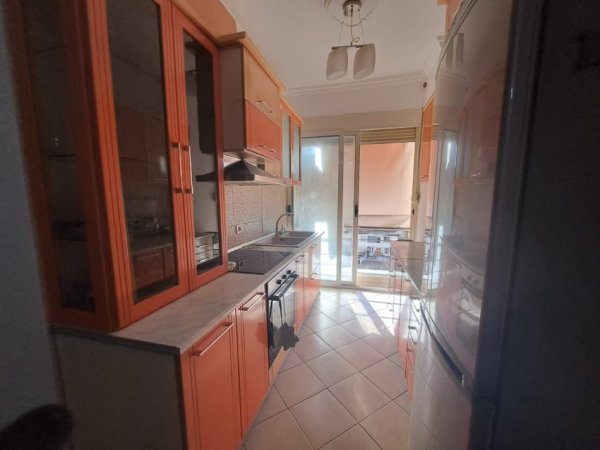 Tirane, jepet me qera apartament 3+1 Kati 4, 93 m² 450 € (ASTIR)