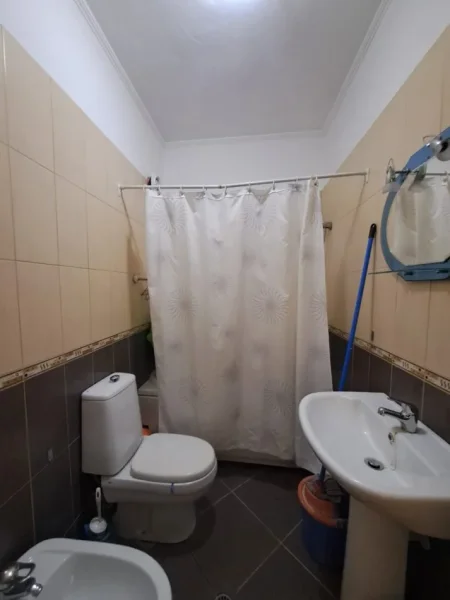 Tirane, jepet me qera apartament 3+1 Kati 4, 93 m² 450 € (ASTIR)