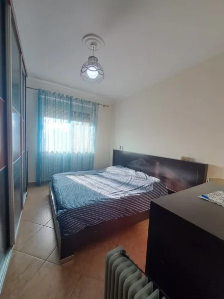 Tirane, jepet me qera apartament 3+1 Kati 4, 93 m² 450 € (ASTIR)