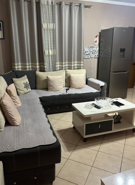 Tirane, jepet me qera apartament 2+1 Kati 3, 75 m² 700 € (QENDER)