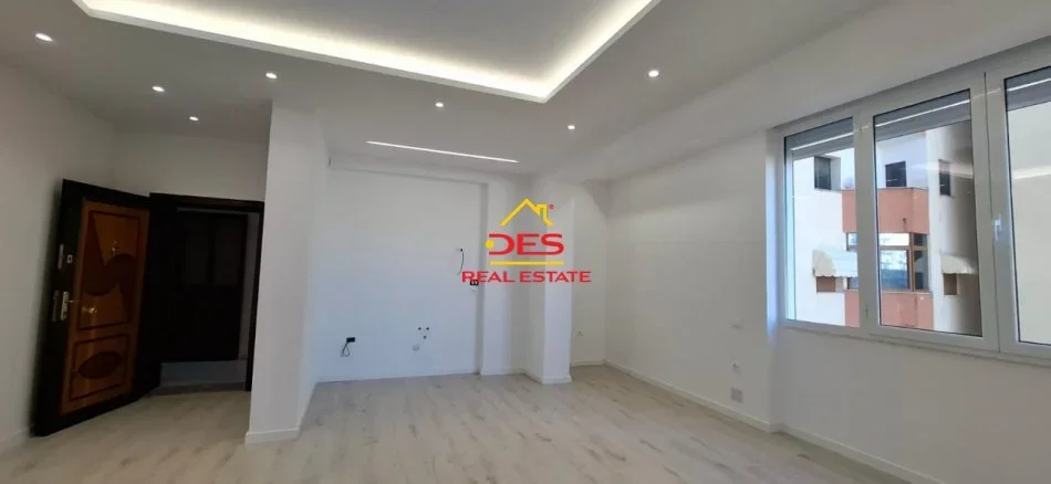 Vlore, shitet apartament 2+1+Ballkon Kati 5, 115 m² 157.000 € (Rruga Kosova)