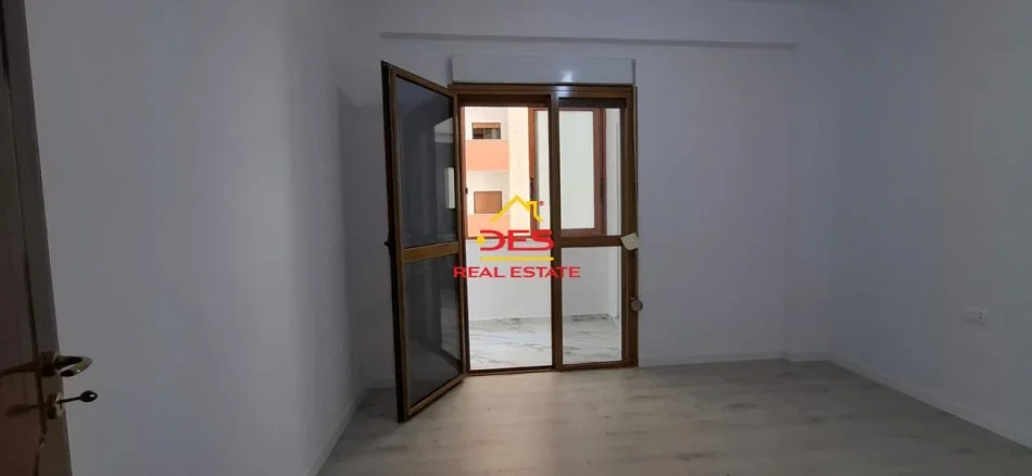 Vlore, shitet apartament 2+1+Ballkon Kati 5, 115 m² 157.000 € (Rruga Kosova)