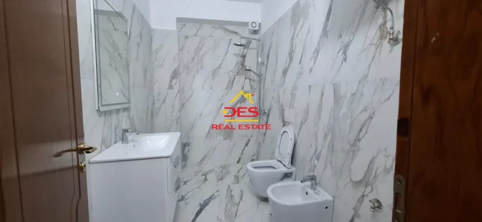 Vlore, shitet apartament 2+1+Ballkon Kati 5, 115 m² 157.000 € (Rruga Kosova)