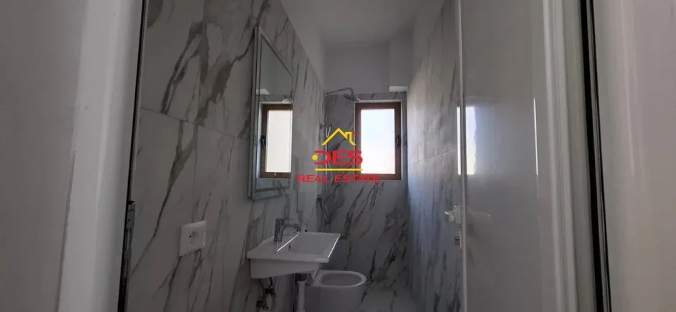 Vlore, shitet apartament 2+1+Ballkon Kati 5, 115 m² 157.000 € (Rruga Kosova)