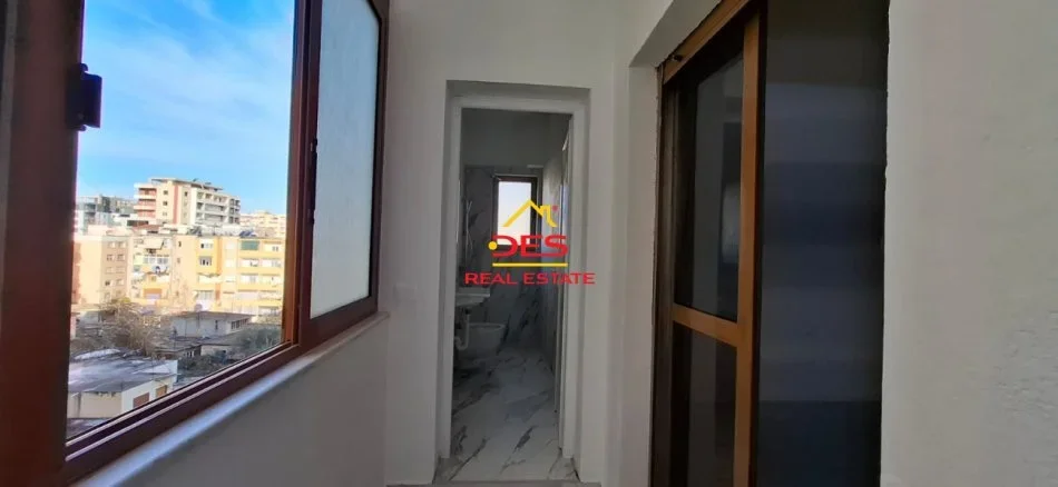 Vlore, shitet apartament 2+1+Ballkon Kati 5, 115 m² 157.000 € (Rruga Kosova)