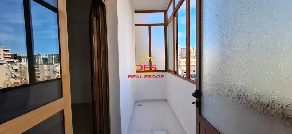 Vlore, shitet apartament 2+1+Ballkon Kati 5, 115 m² 157.000 € (Rruga Kosova)