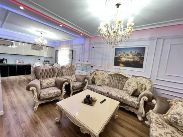 Tirane, shitet 2+1 Kati 2, 520 m² 400.000 € (Kamez)