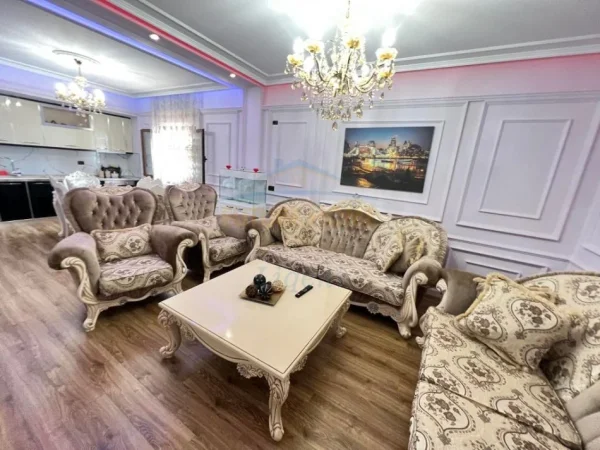 Tirane, shitet 2+1 Kati 2, 520 m² 400.000 € (Kamez)