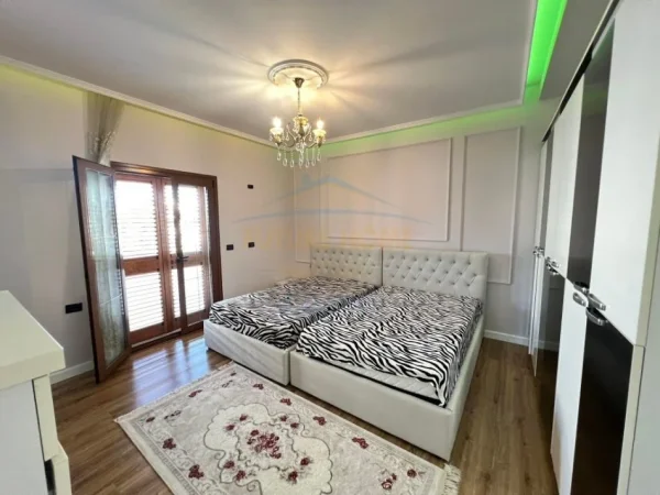 Tirane, shitet 2+1 Kati 2, 520 m² 400.000 € (Kamez)