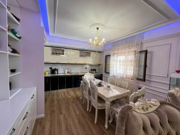 Tirane, shitet 2+1 Kati 2, 520 m² 400.000 € (Kamez)