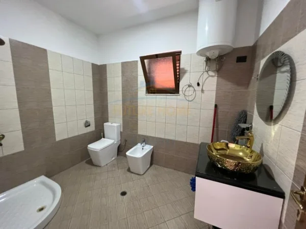 Tirane, shitet 2+1 Kati 2, 520 m² 400.000 € (Kamez)
